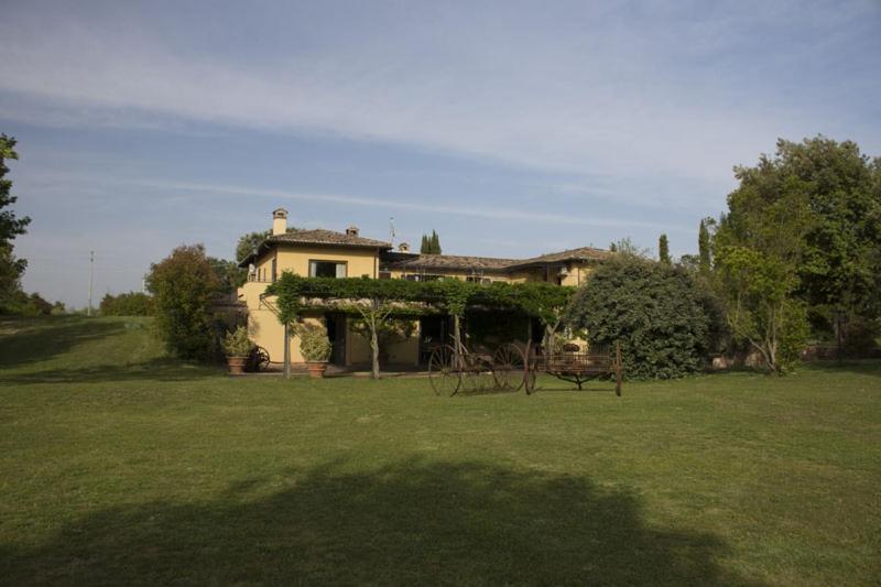 Agriturismo Scuderie Della Contea Sutri Bagian luar foto