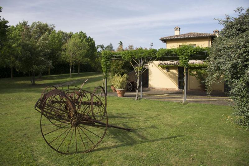 Agriturismo Scuderie Della Contea Sutri Bagian luar foto